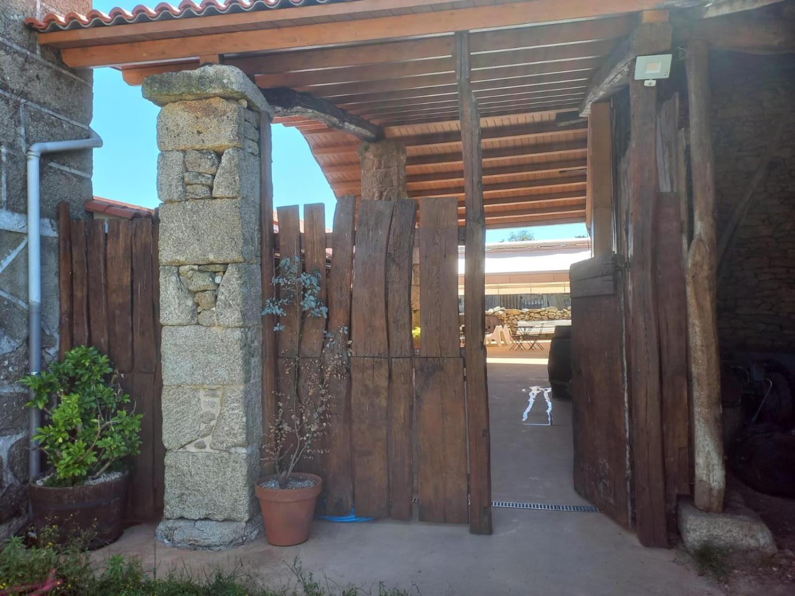 La Teijeira Pension O Corazon Da Ribeira Sacra מראה חיצוני תמונה