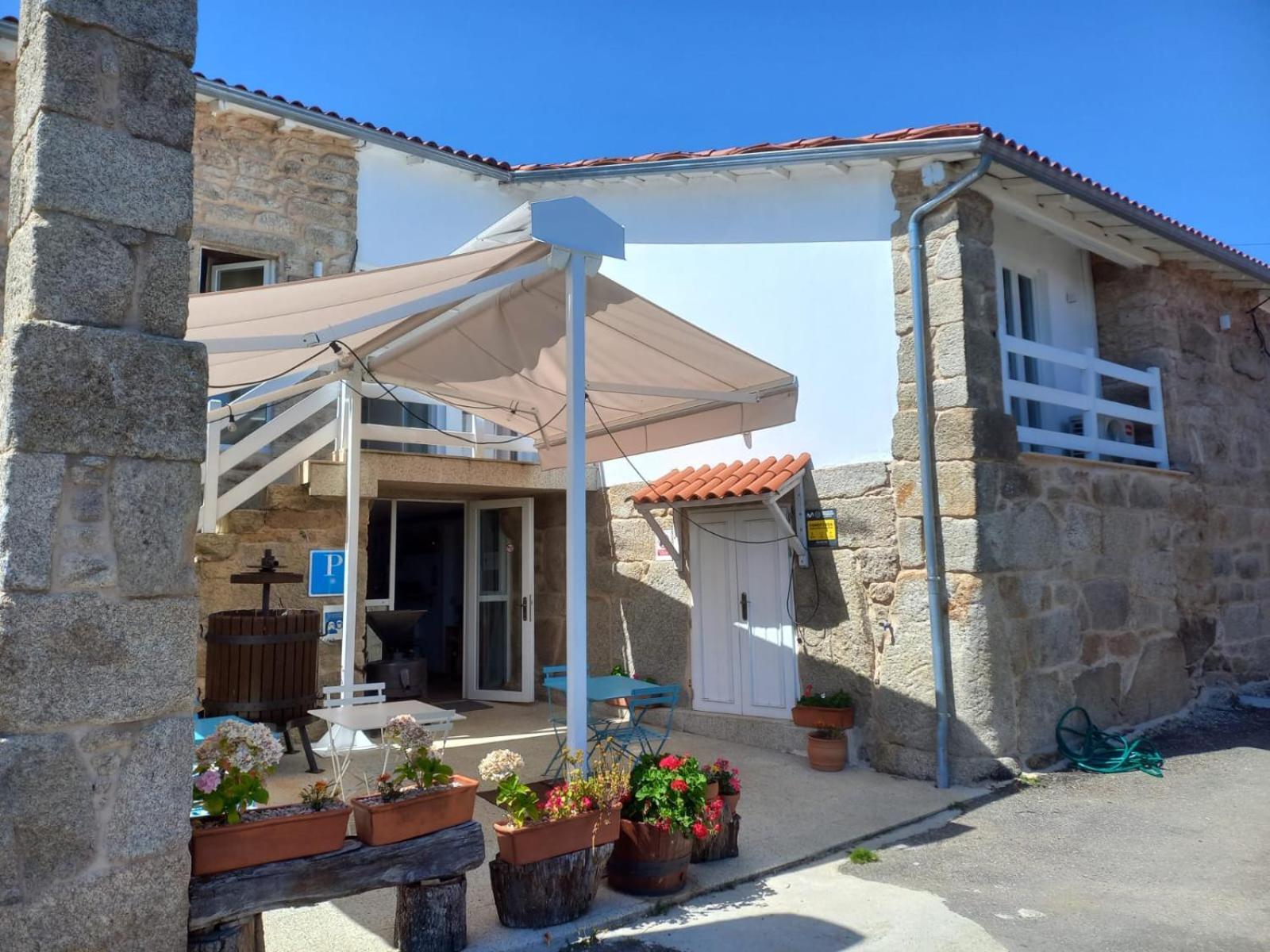 La Teijeira Pension O Corazon Da Ribeira Sacra מראה חיצוני תמונה