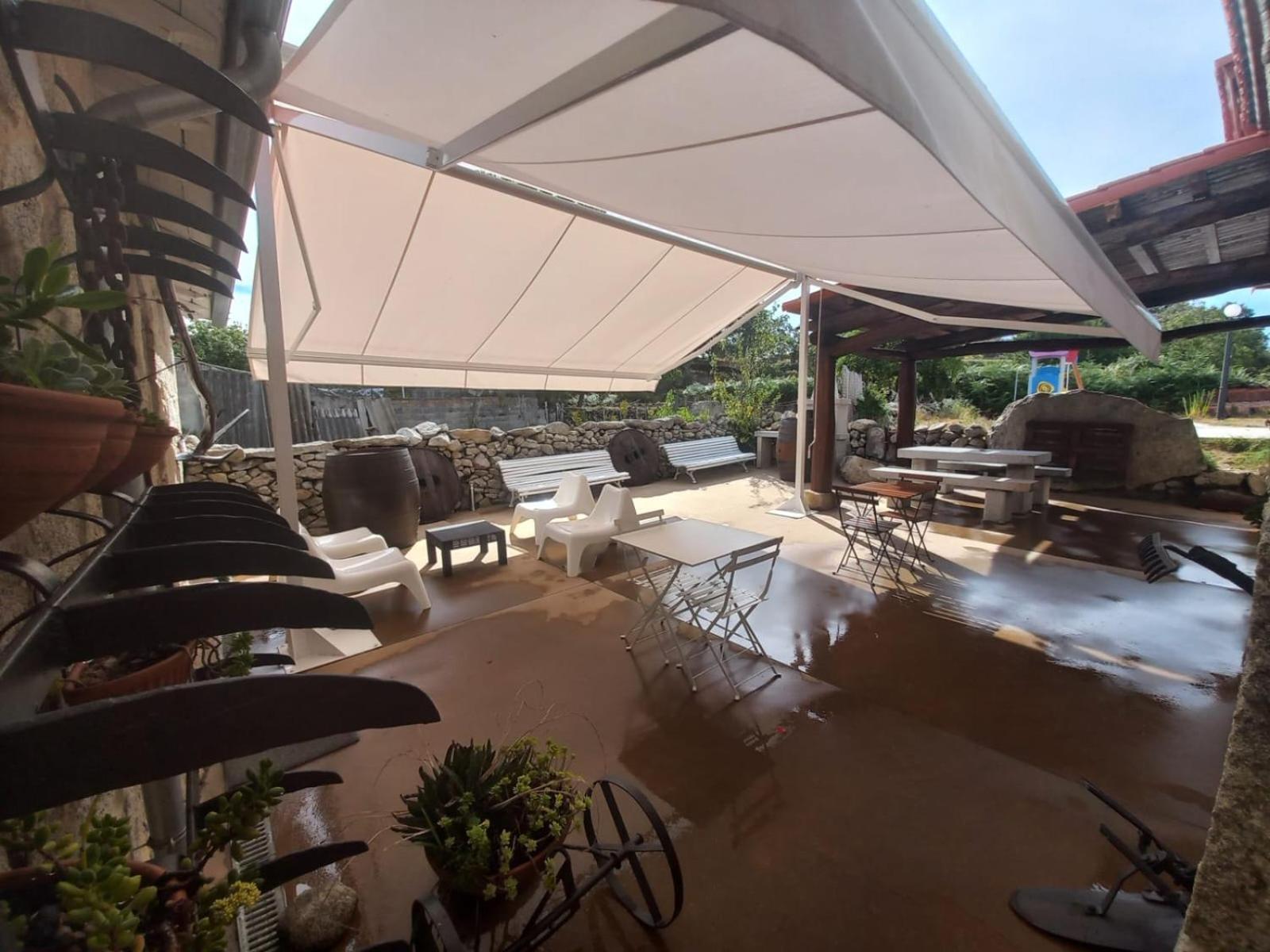 La Teijeira Pension O Corazon Da Ribeira Sacra מראה חיצוני תמונה